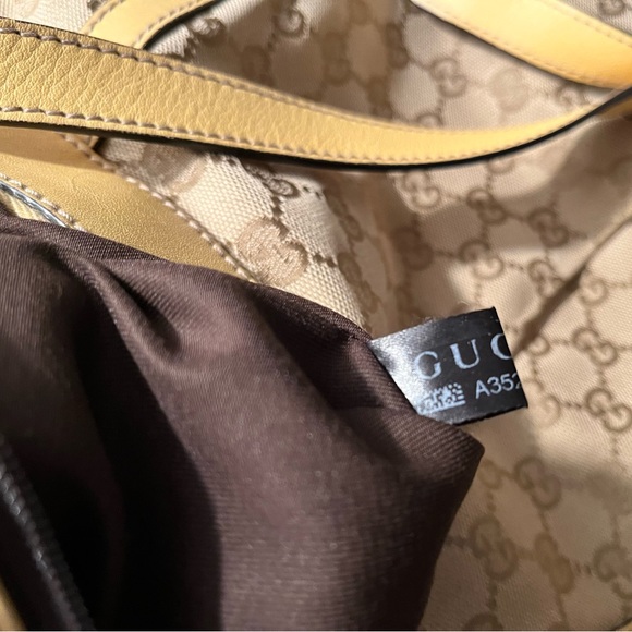 Vintage Gucci GG Canvas D Ring Crossbody with Yellow Trim - Picture 7 of 16